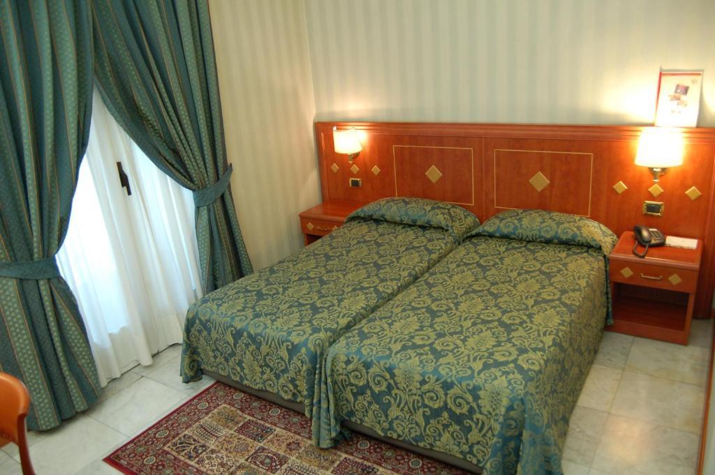 Hotel Chelsea Torino Værelse billede